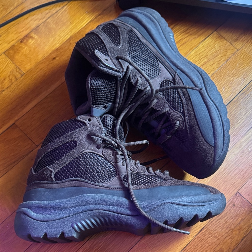 Adidas Yeezy Desert Boot Oil Size 9.5